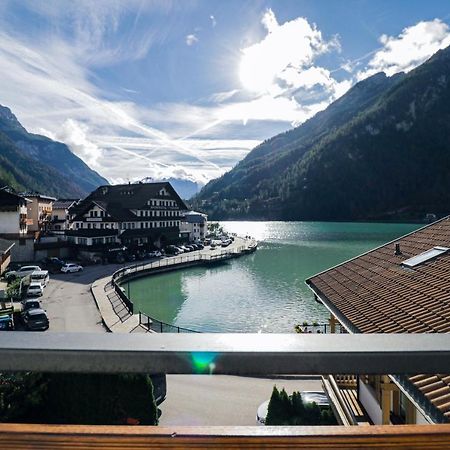 Una Civetta Sul Lago Alleghe Exteriér fotografie