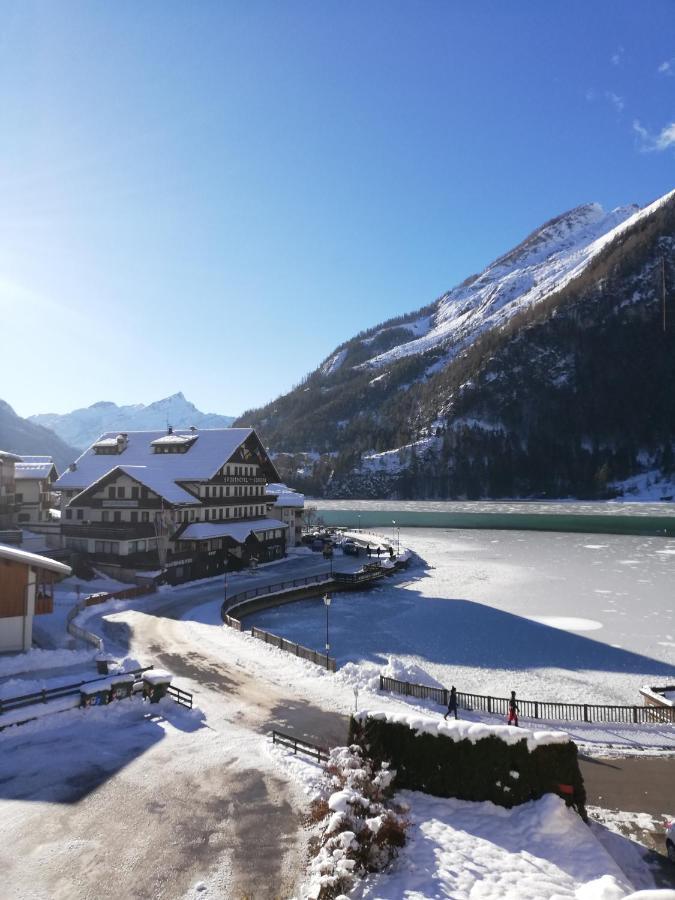 Una Civetta Sul Lago Alleghe Exteriér fotografie