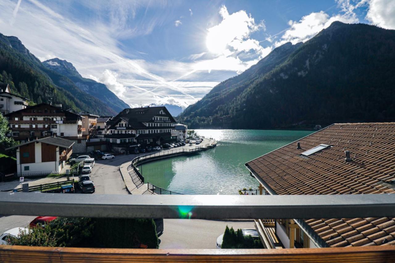 Una Civetta Sul Lago Alleghe Exteriér fotografie