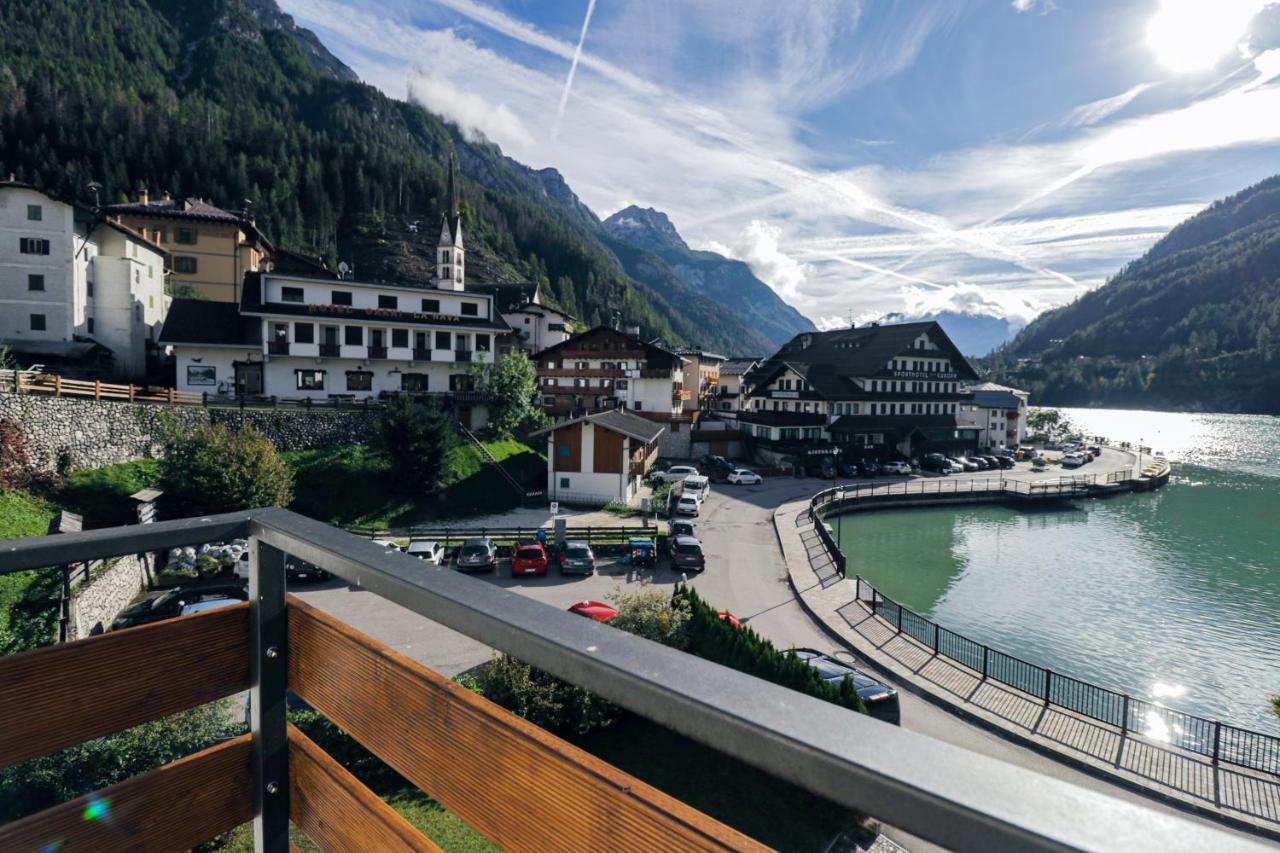 Una Civetta Sul Lago Alleghe Exteriér fotografie