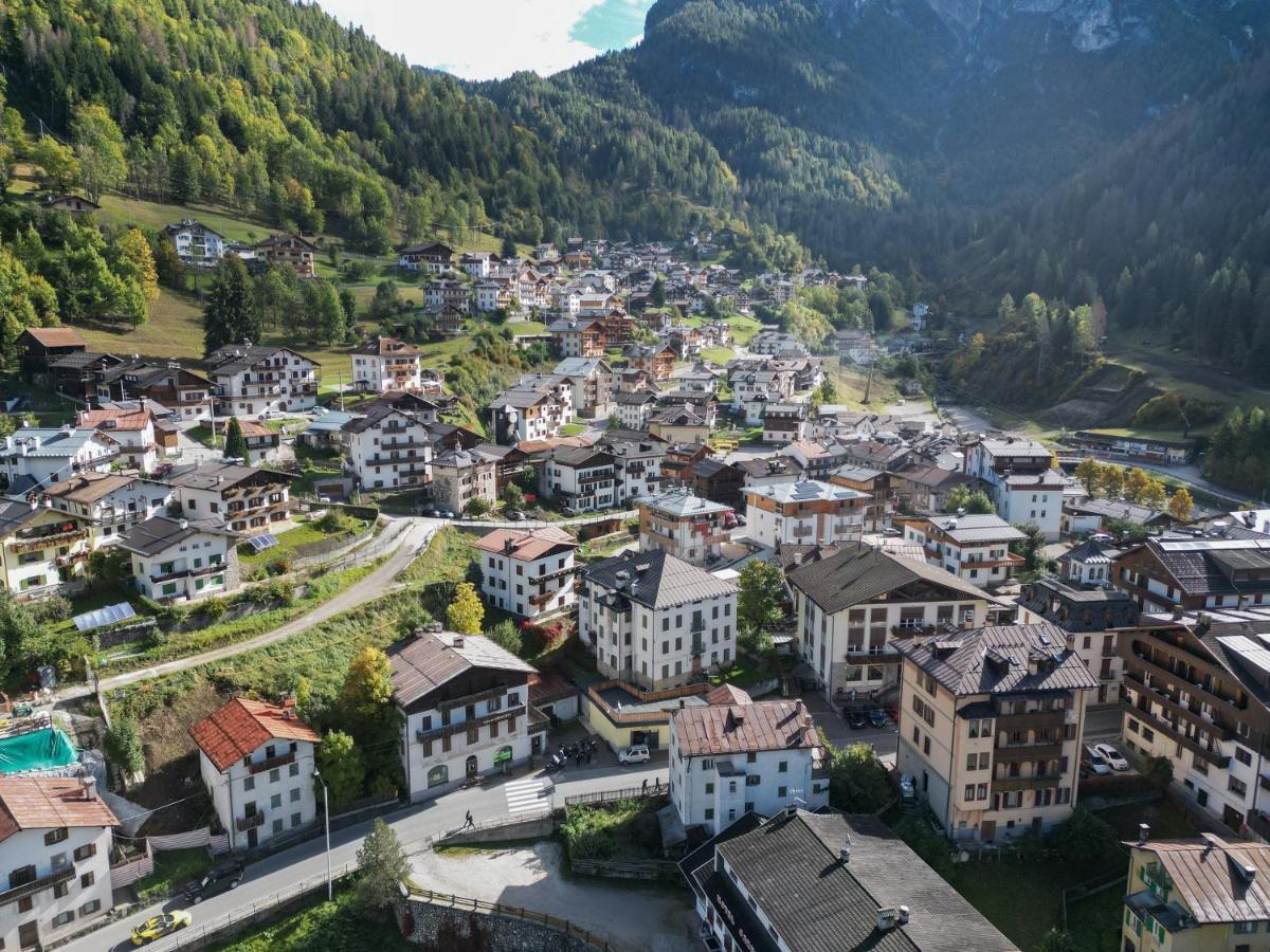 Una Civetta Sul Lago Alleghe Exteriér fotografie