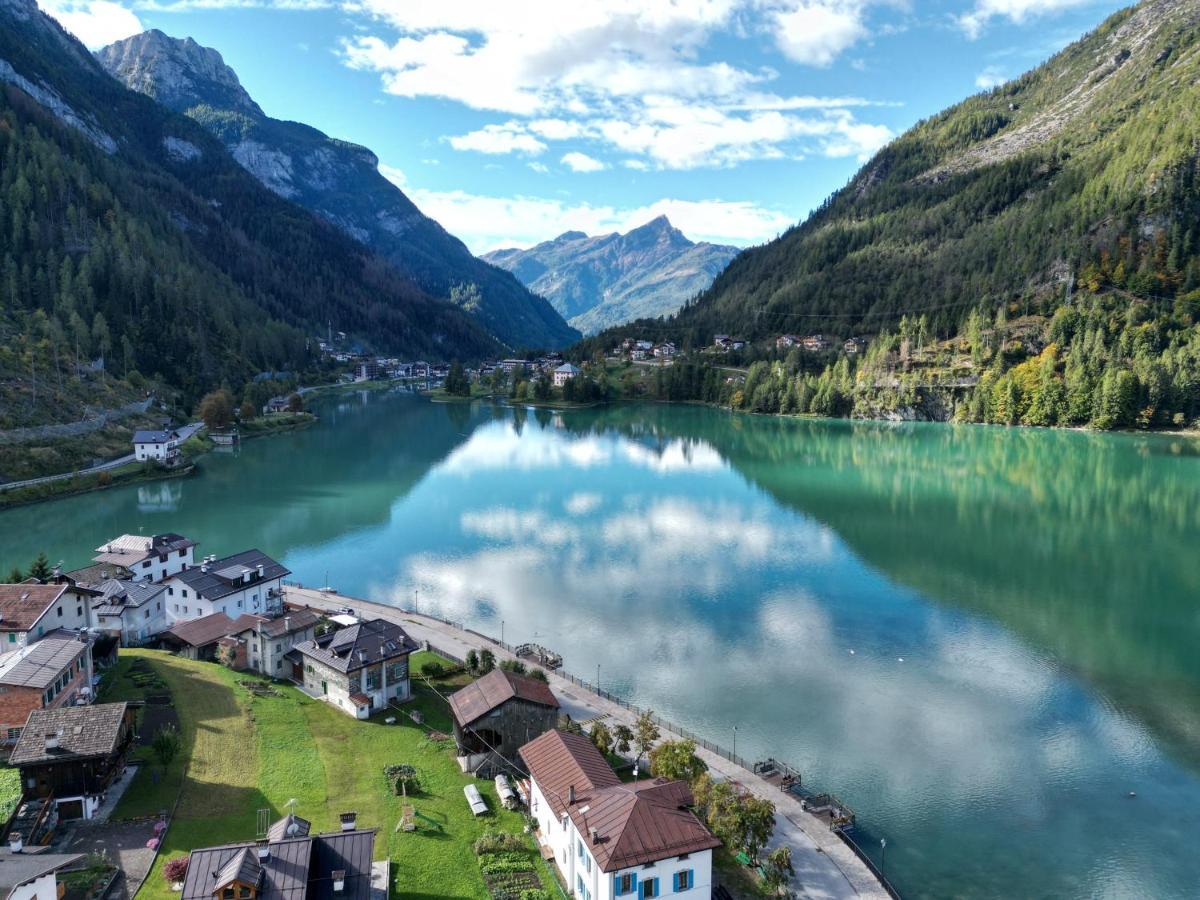Una Civetta Sul Lago Alleghe Exteriér fotografie