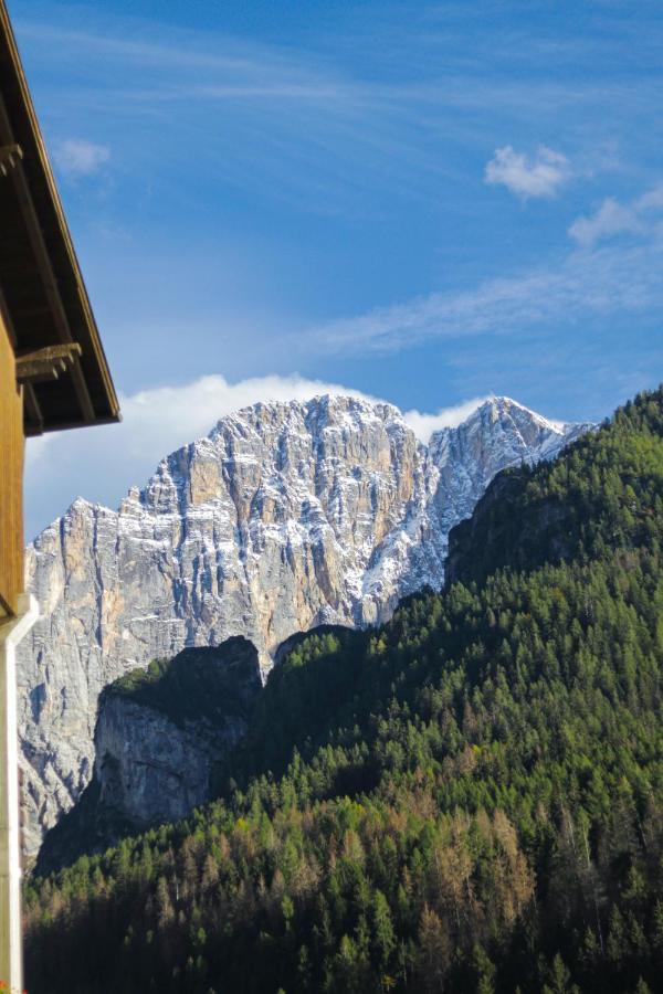 Una Civetta Sul Lago Alleghe Exteriér fotografie